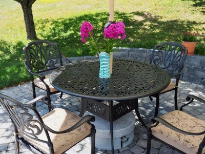 Gartentisch in der Laube in der Ferienwohnung Margarethe in Velden am Wörthersee